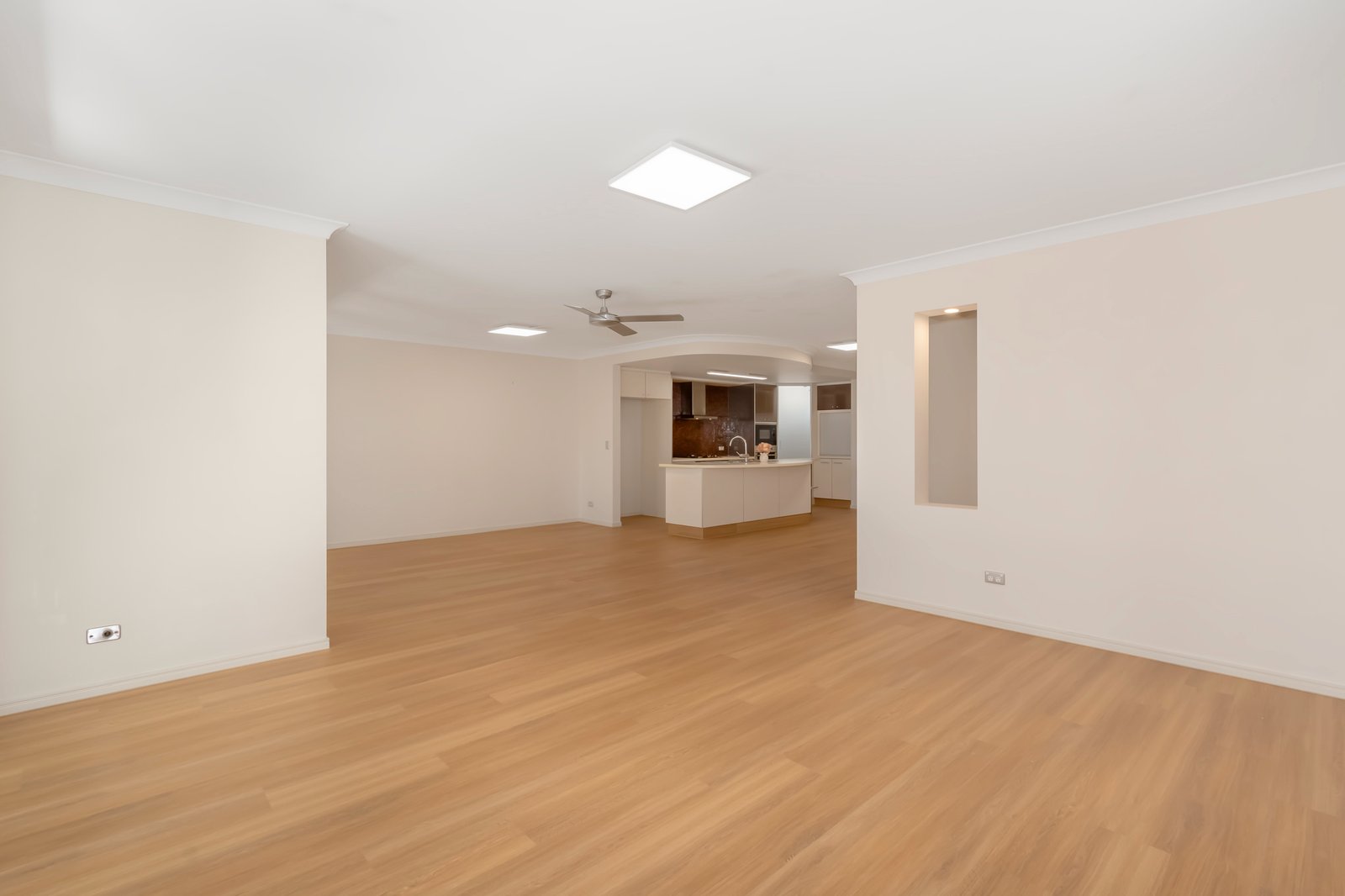 3313 Central Place CARRARA 5