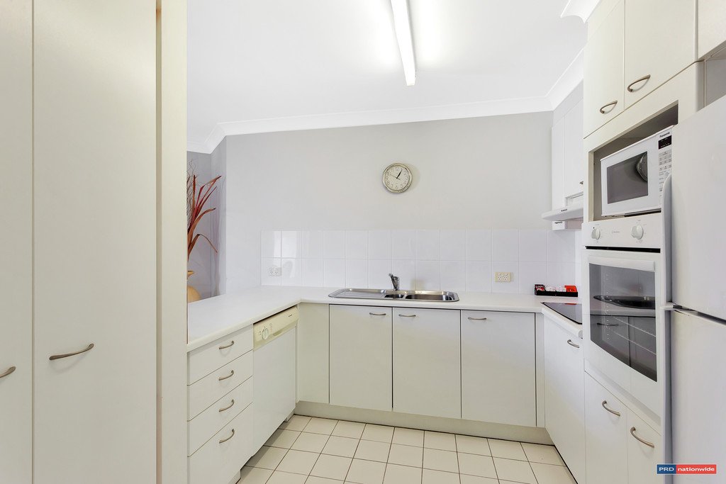 33/136 The Esplanade BURLEIGH HEADS 12