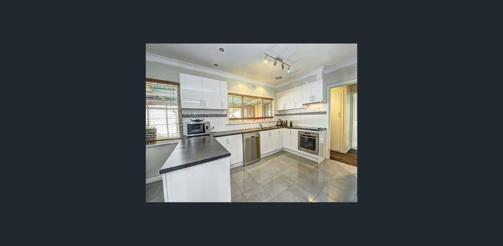 Gallery: 332 Albert Street
