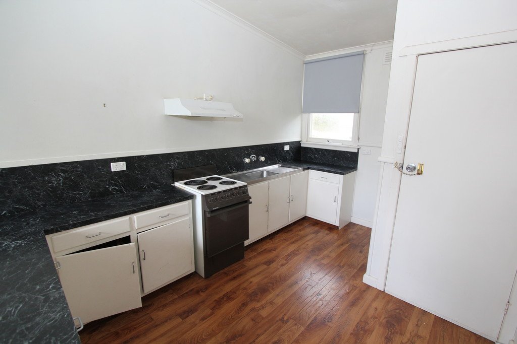 332 Joseph Street CANADIAN 9