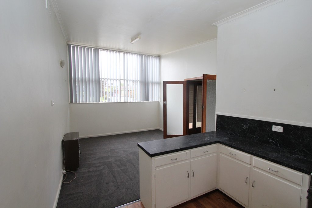 332 Joseph Street CANADIAN 4