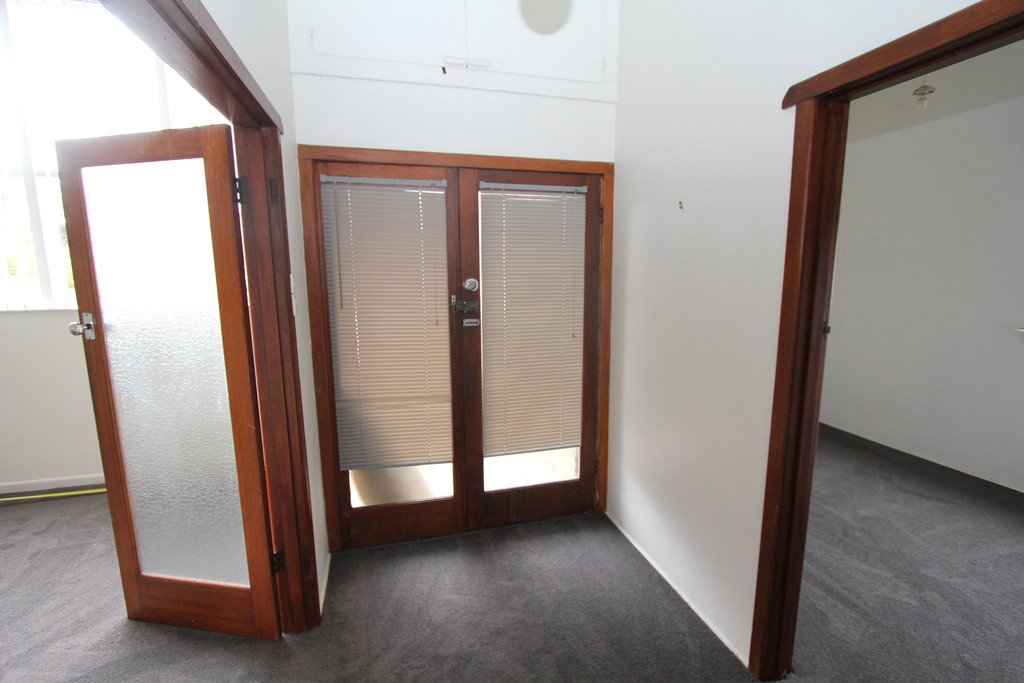 332 Joseph Street CANADIAN 9