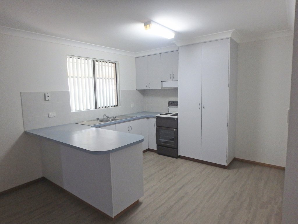 3/32 Lake Street LAURIETON 2