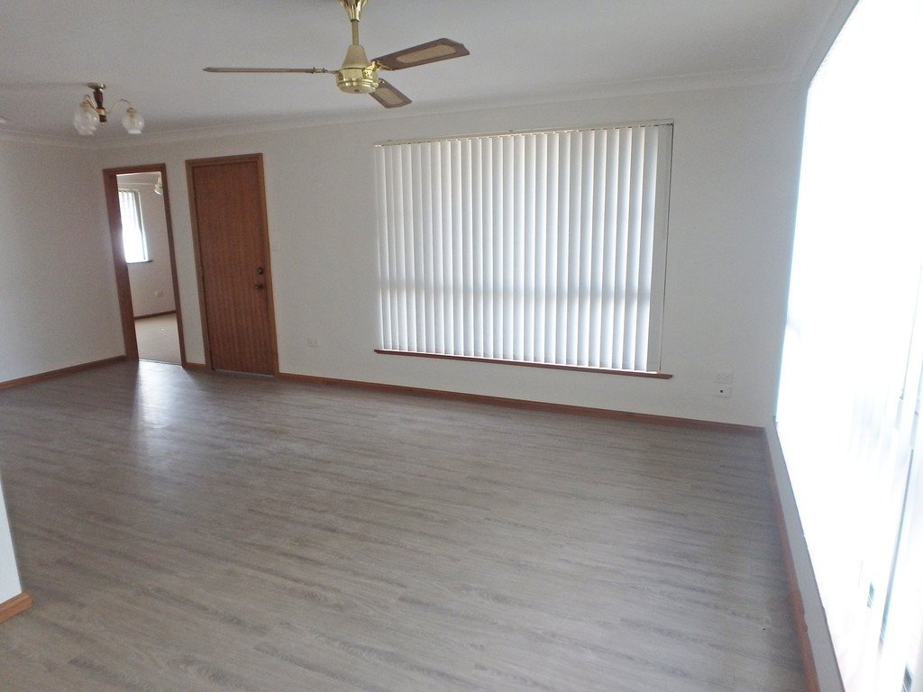 3/32 Lake Street LAURIETON 4