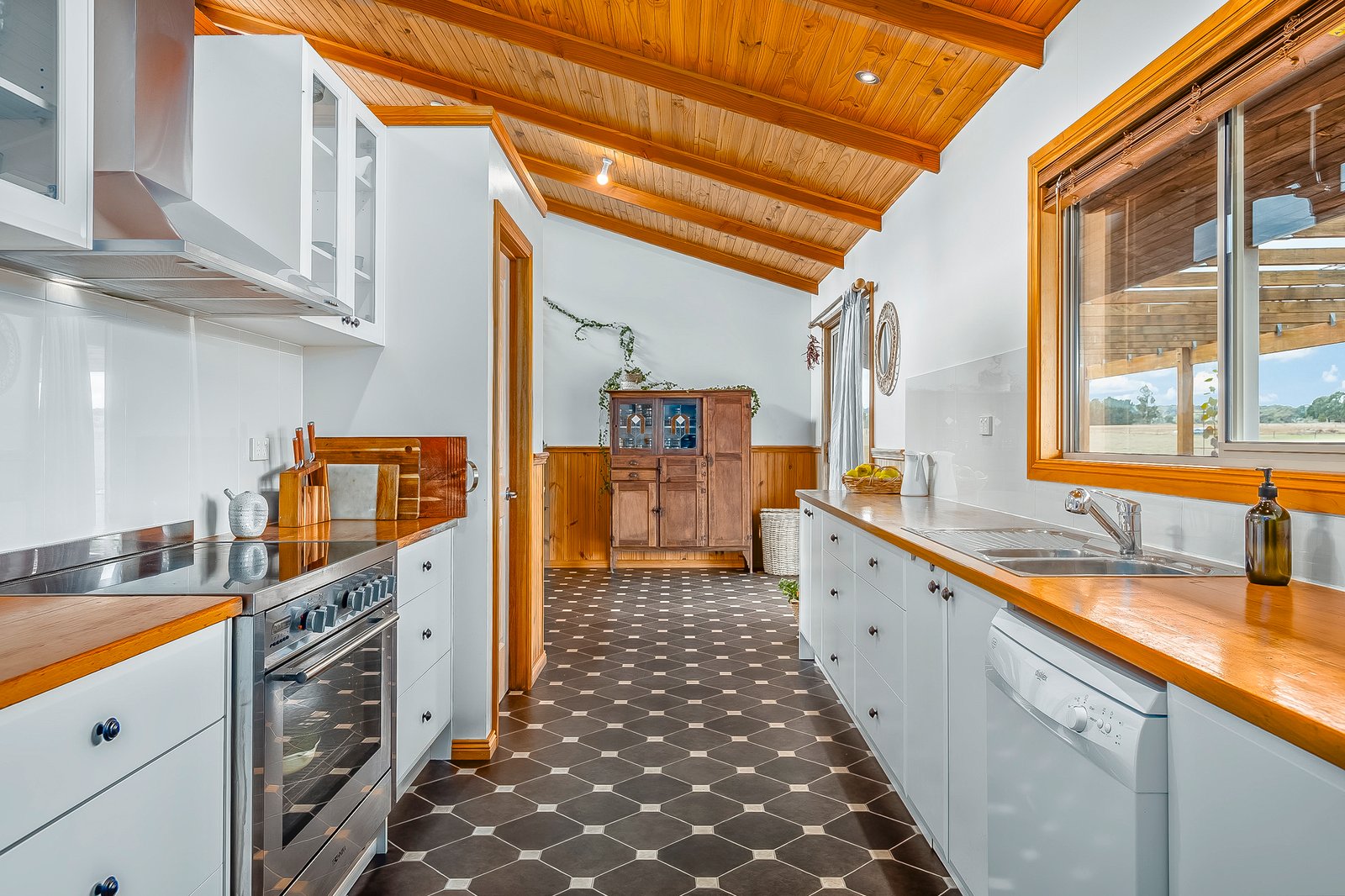 Real Estate and Property in 332 Redesdale Road, Kyneton, VIC