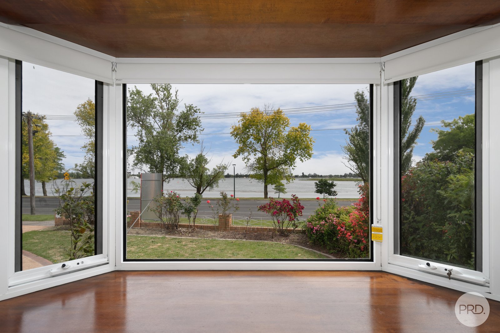 332 Wendouree Parade LAKE WENDOUREE 2