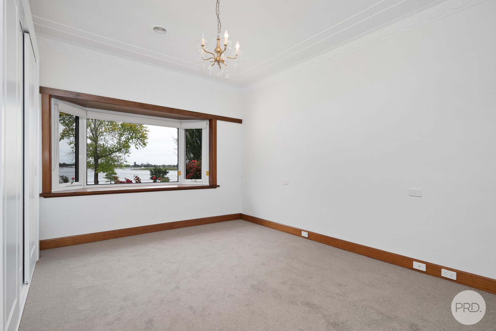 332 Wendouree Parade LAKE WENDOUREE 8