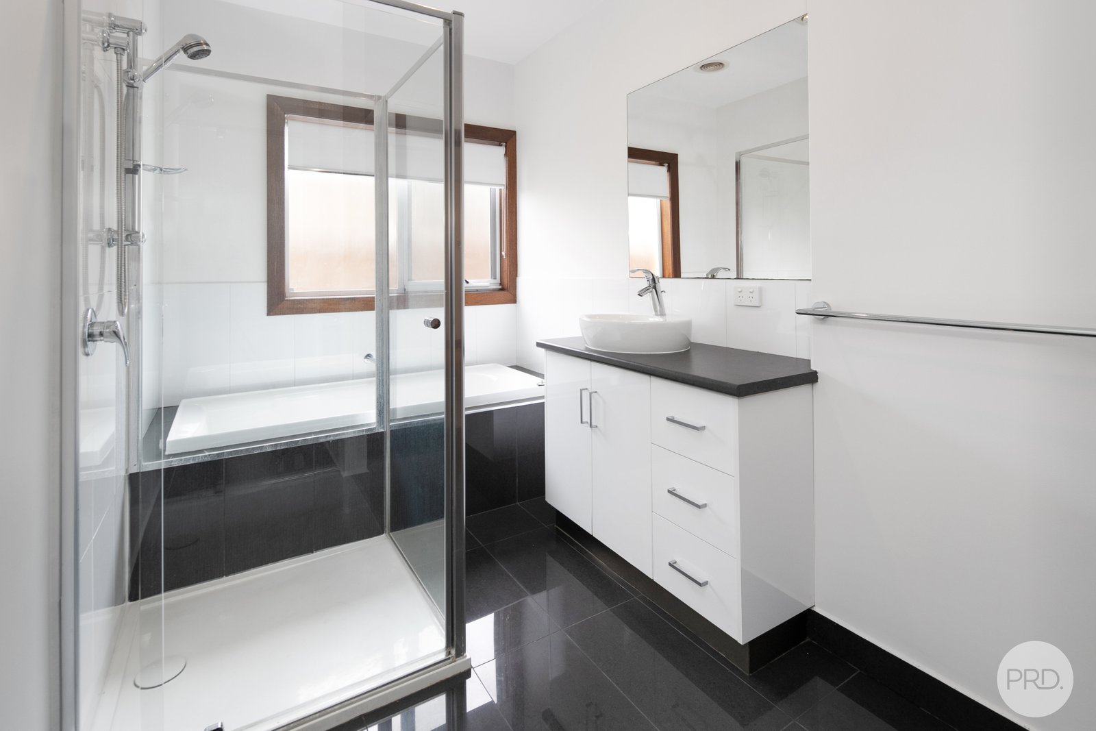 332 Wendouree Parade LAKE WENDOUREE 9