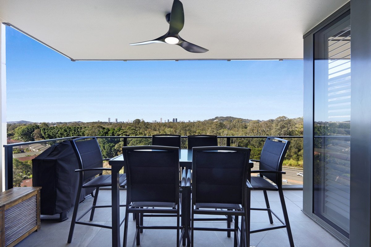 33/20 Executive Drive Burleigh Waters 8