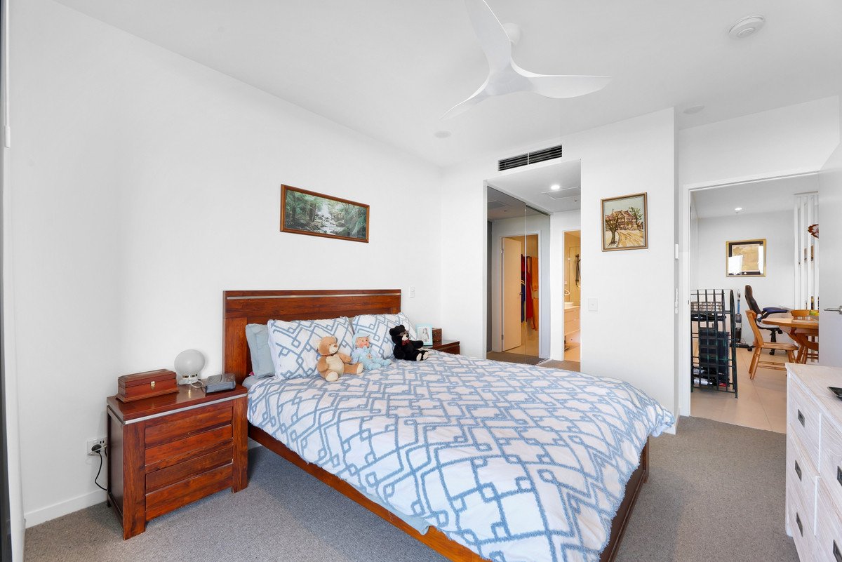 33/20 Executive Drive Burleigh Waters 10