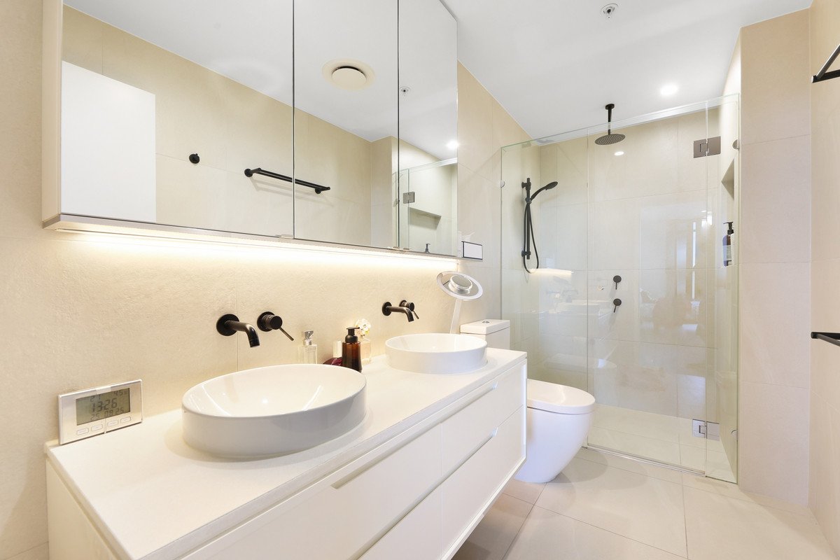 33/20 Executive Drive Burleigh Waters 11