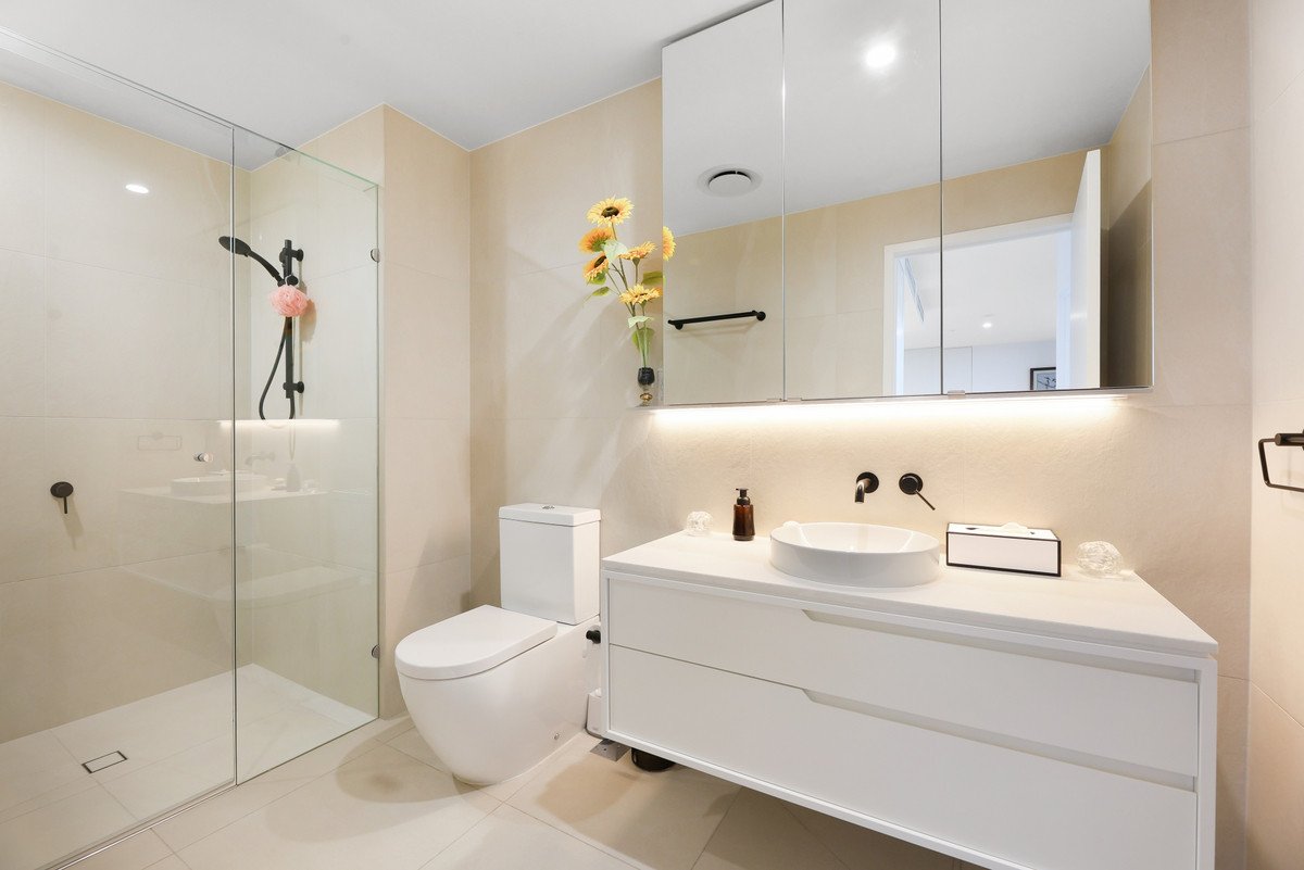 33/20 Executive Drive Burleigh Waters 13