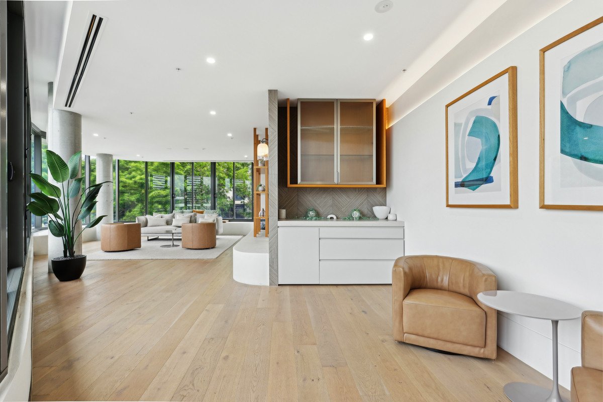33/20 Executive Drive Burleigh Waters 24