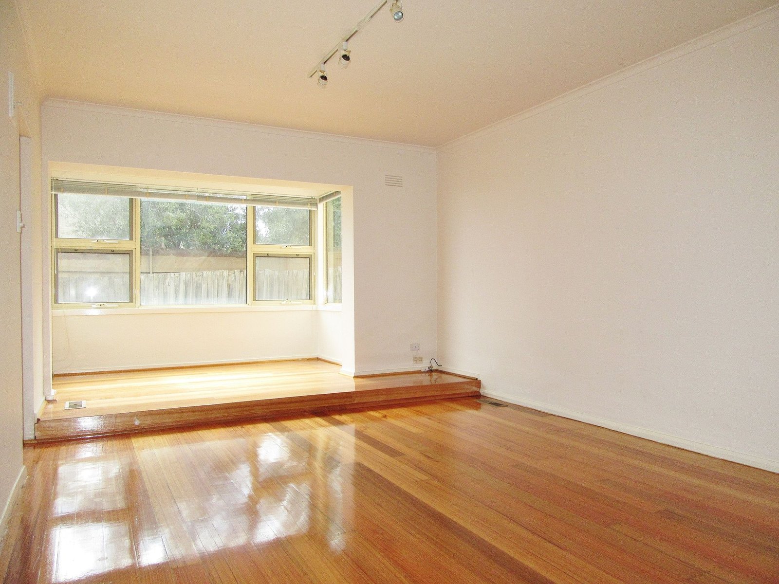 Gallery: 3/323 Beach Road