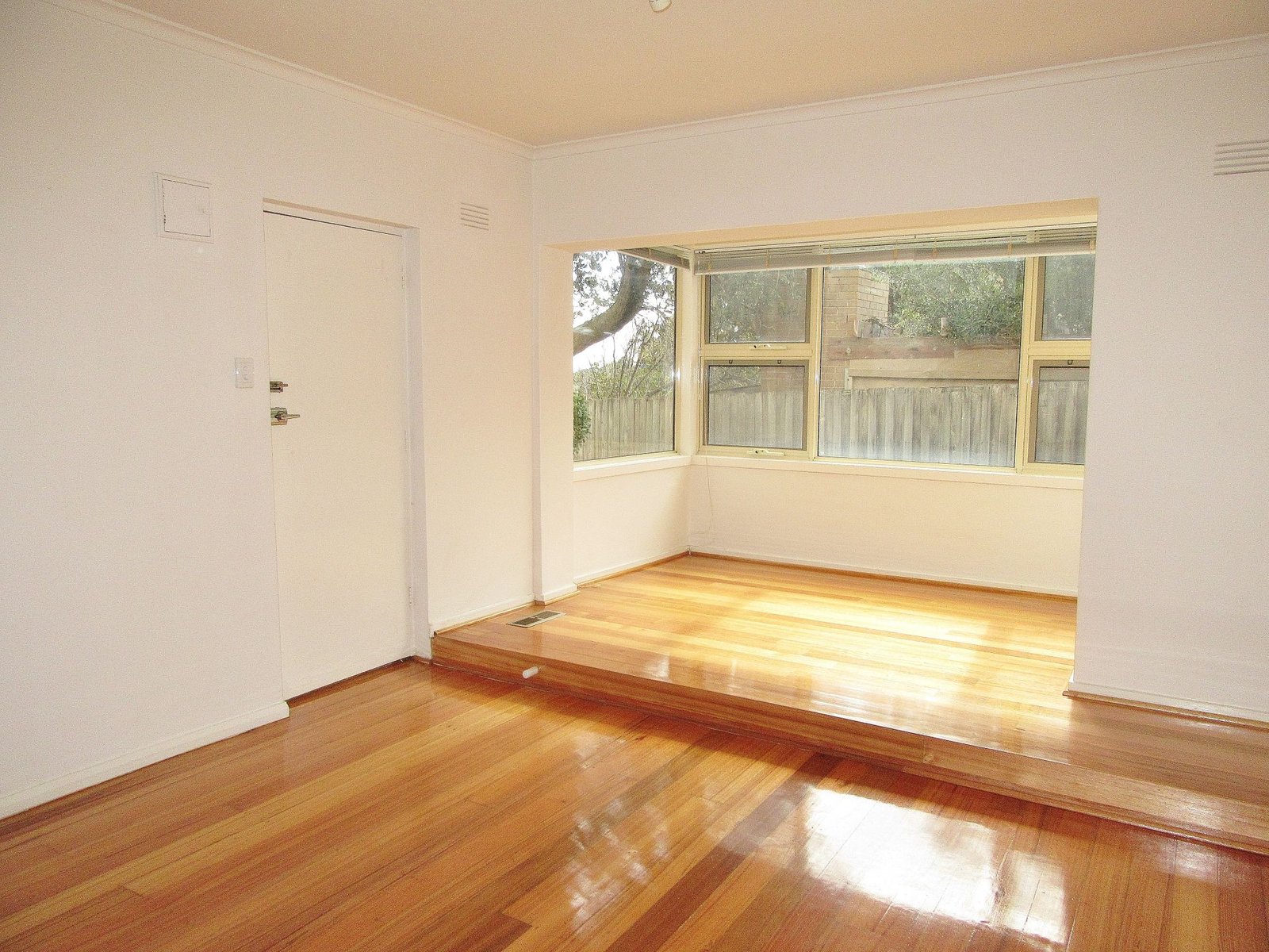 Gallery: 3/323 Beach Road