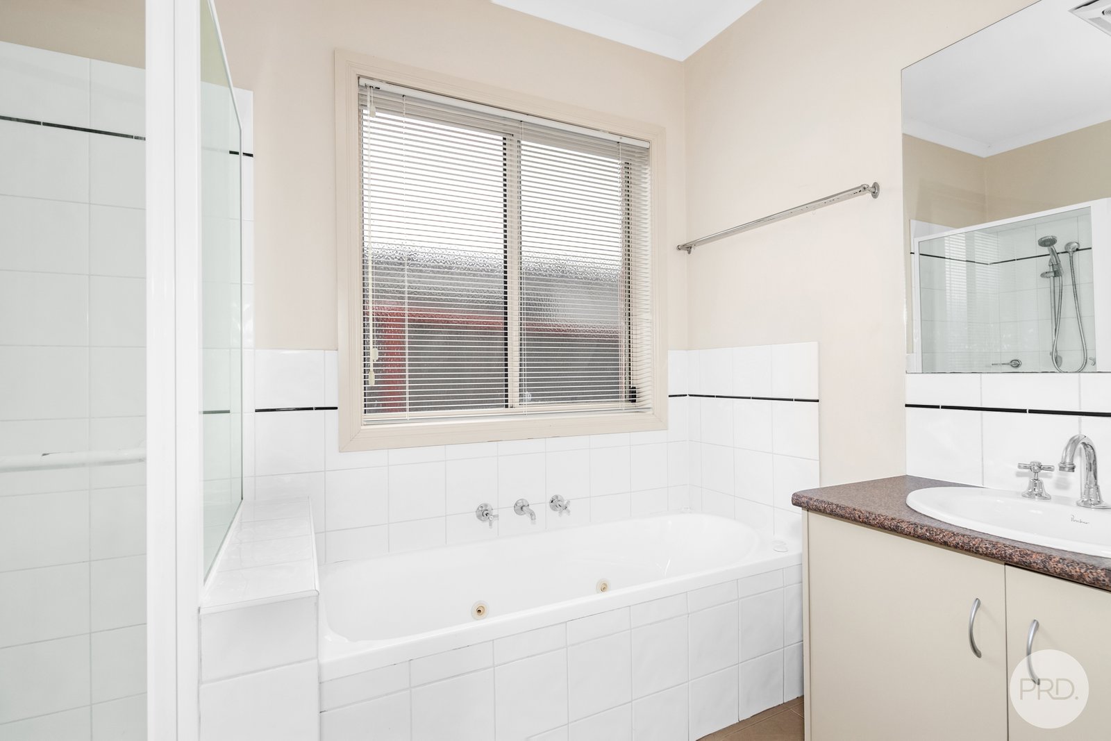 332A Clayton Street CANADIAN 8