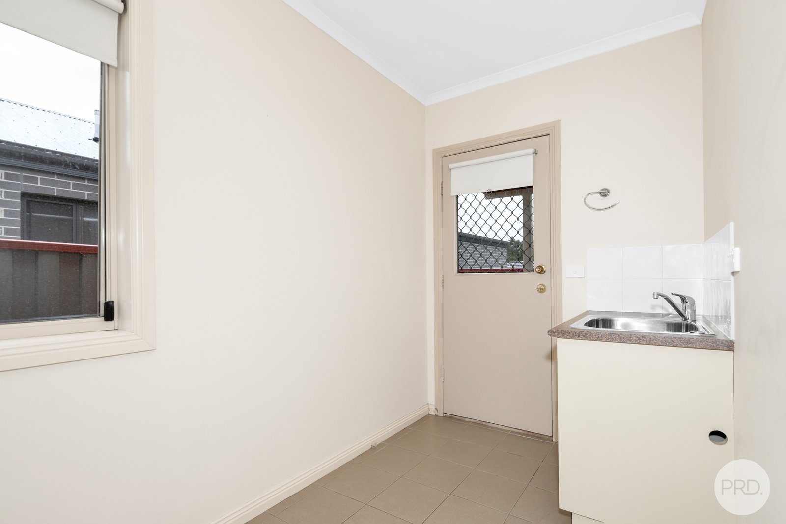 332A Clayton Street CANADIAN 9