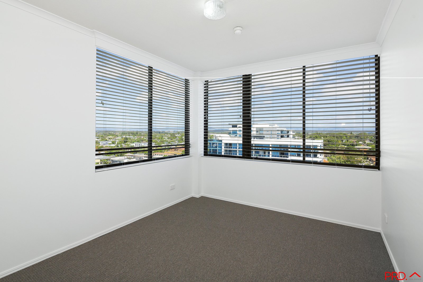 33/316-318 Marine Parade LABRADOR 13