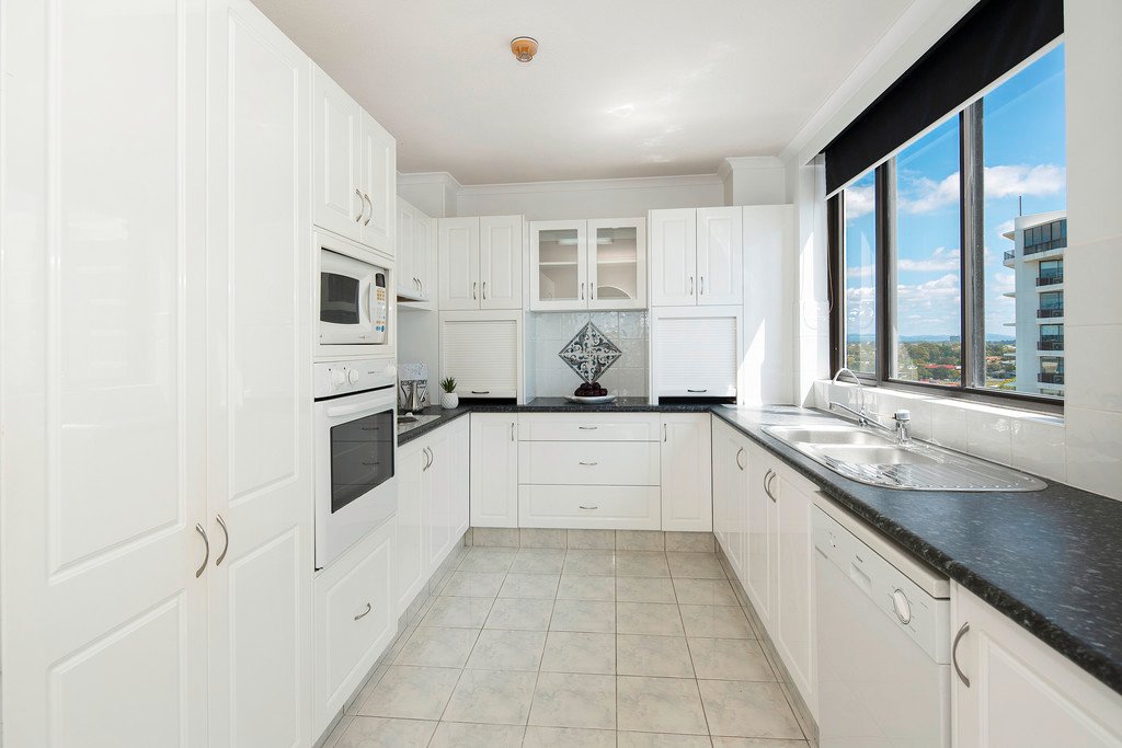 33/316-318 Marine Parade SOUTHPORT 4