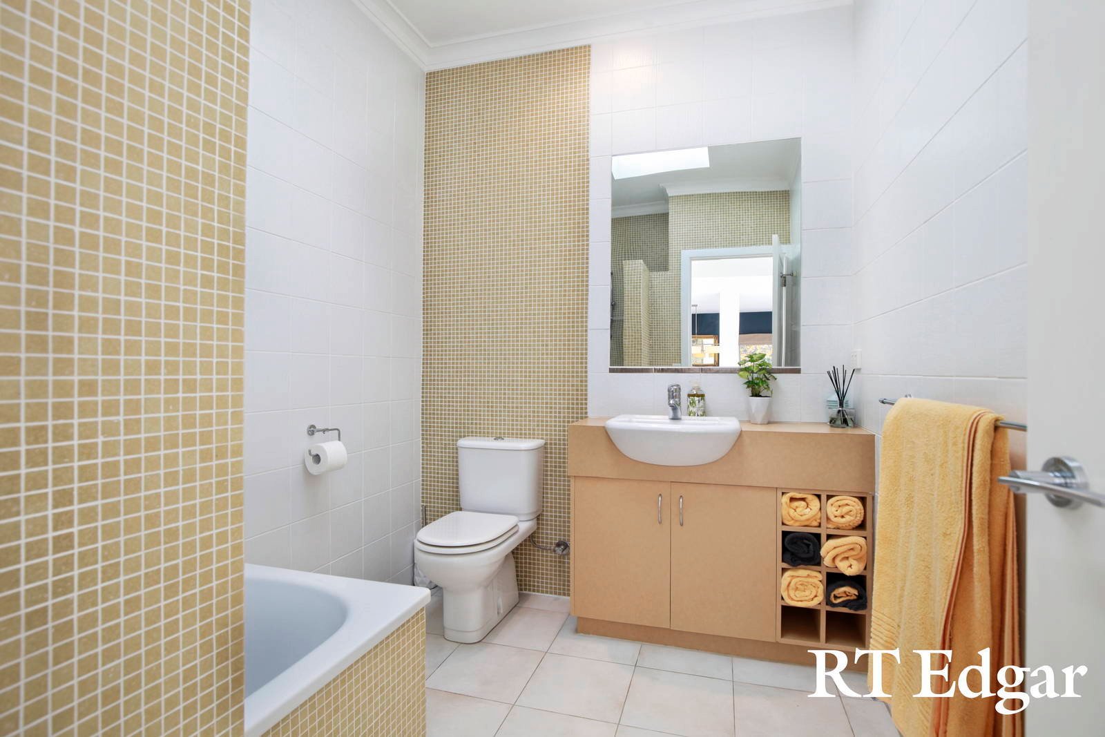 Real Estate and Property in 334 Knox Road, Romsey, VIC