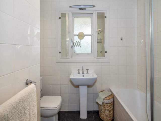 334 Wendouree Parade LAKE WENDOUREE 9