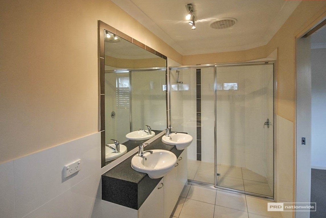 3/35 Harley Street LABRADOR 9