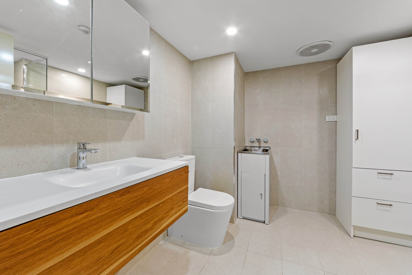 3/3575 Main Beach Pde  MAIN BEACH 8