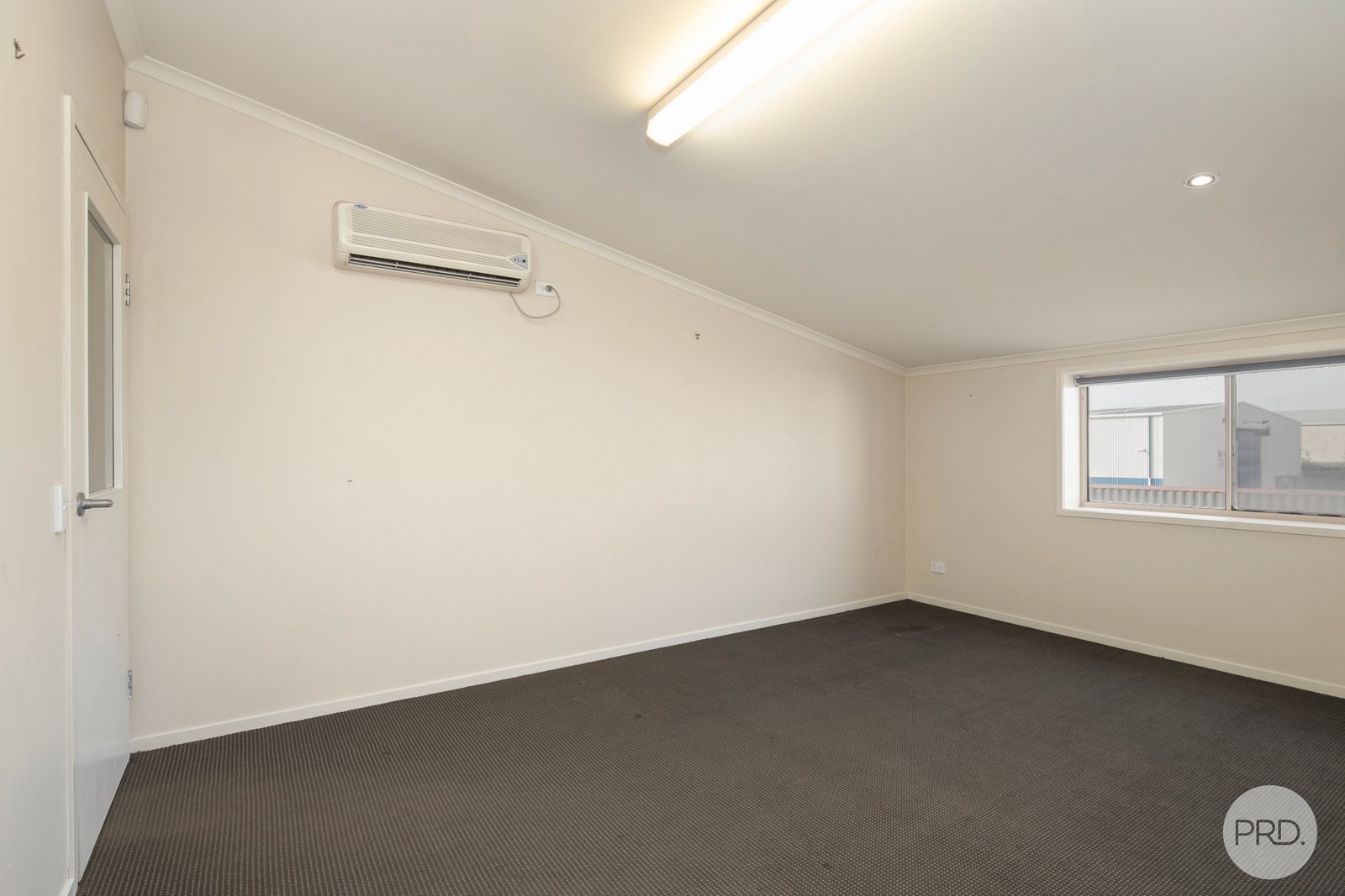 3/37 Grandlee Drive WENDOUREE 1