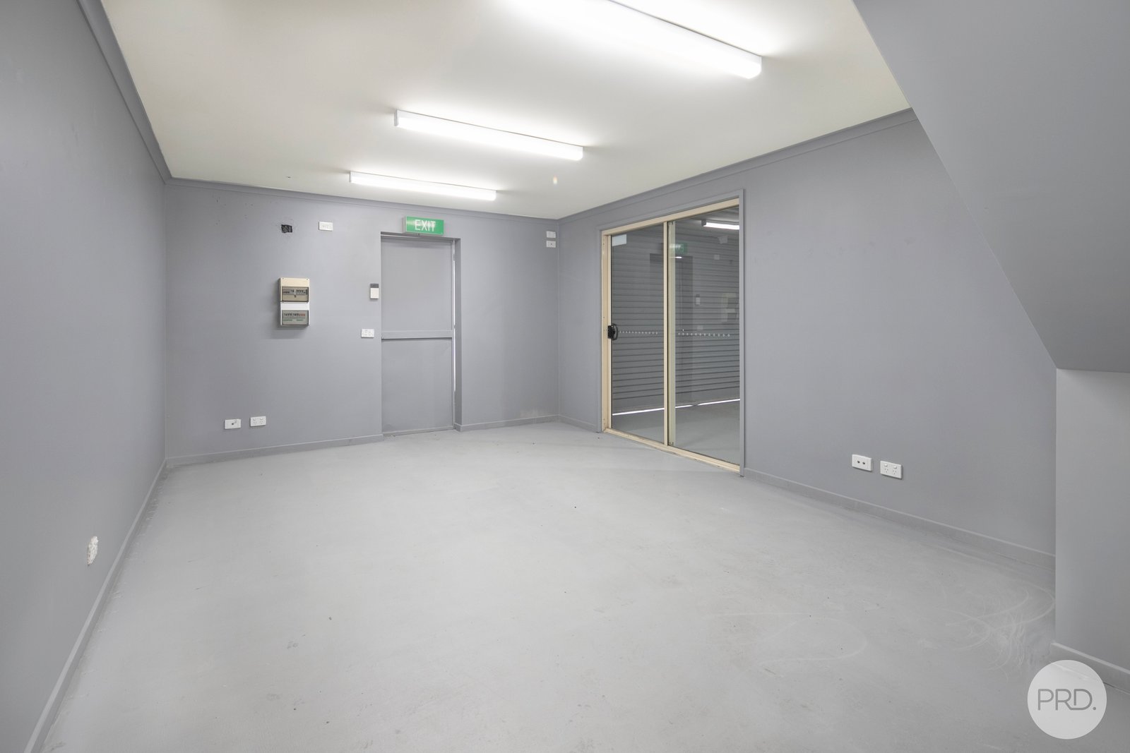 3/37 Grandlee Drive WENDOUREE 2