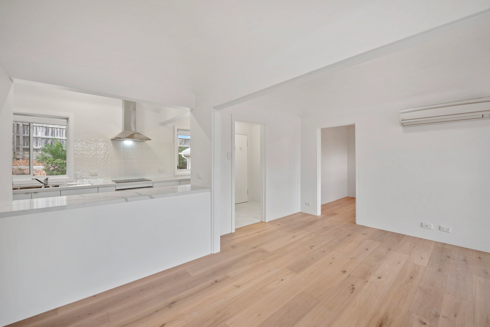 Gallery: 3/3720 Point Nepean Road
