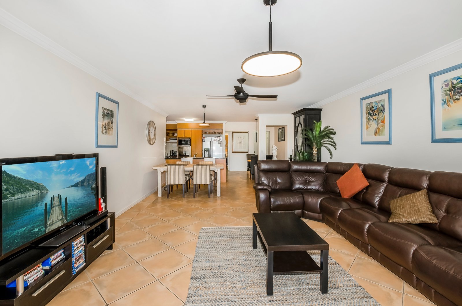 33/82-86 Limetree Parade RUNAWAY BAY 2