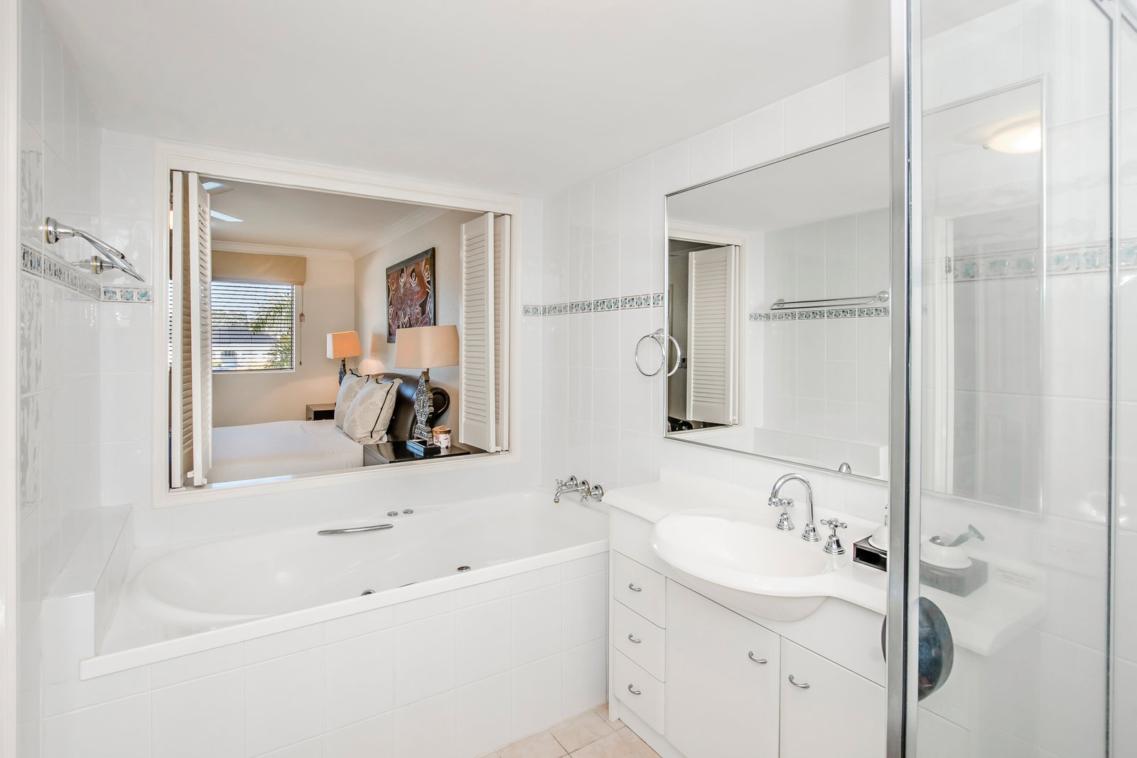 33/82-86 Limetree Parade RUNAWAY BAY 6