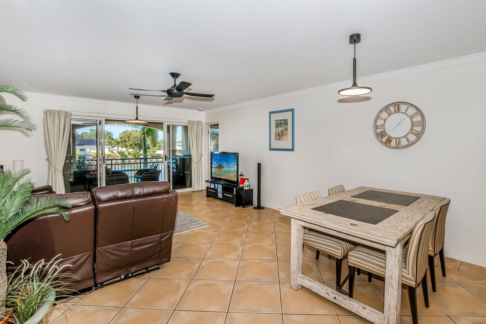 33/82-86 Limetree Parade RUNAWAY BAY 8