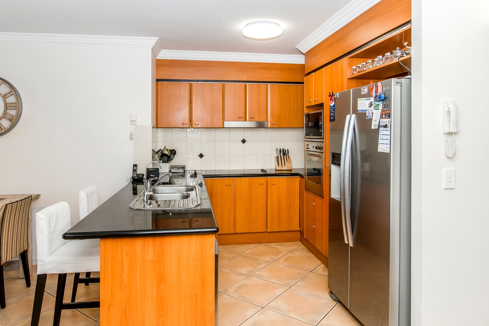 33/82-86 Limetree Parade RUNAWAY BAY 9