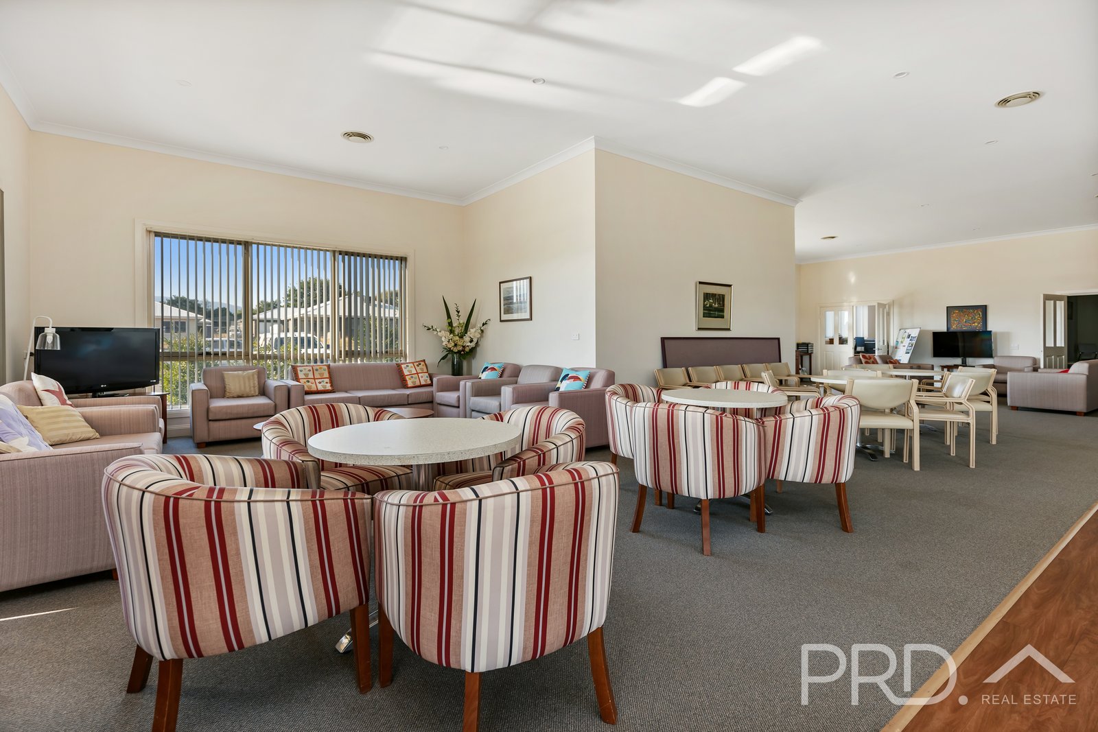 33/84 Currawong Road TUMUT 13