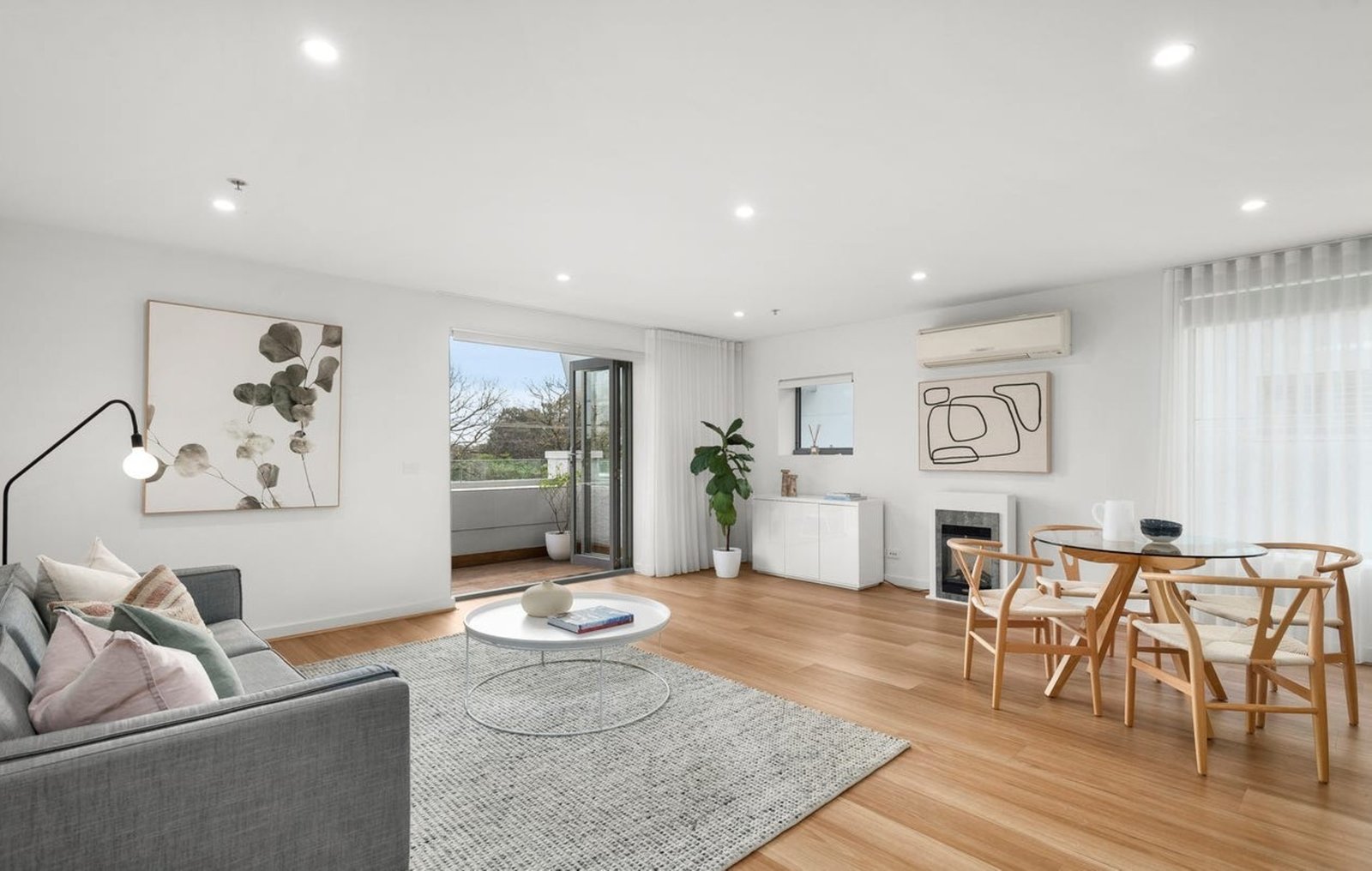 Gallery: 33/86-88 Beach Road
