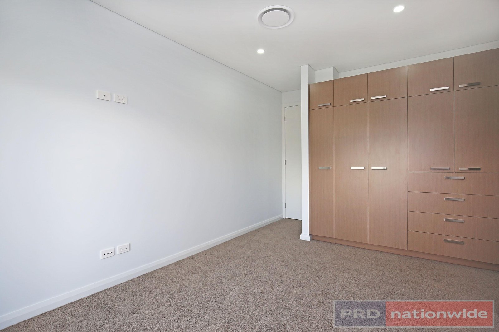 33A Ellesmere Street PANANIA 5