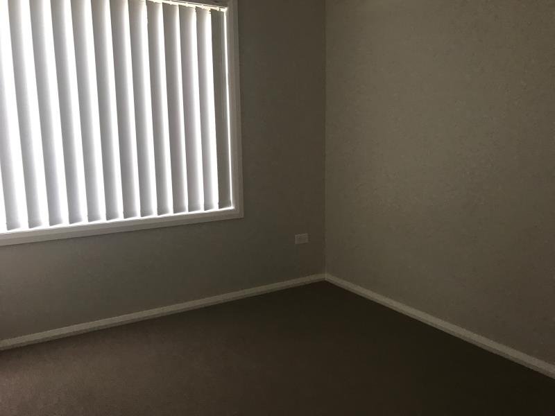 33a Falcon Drive TAMWORTH 5