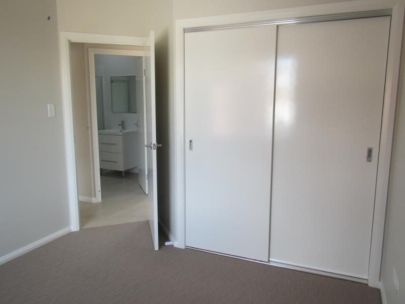 33a Falcon Drive TAMWORTH 3