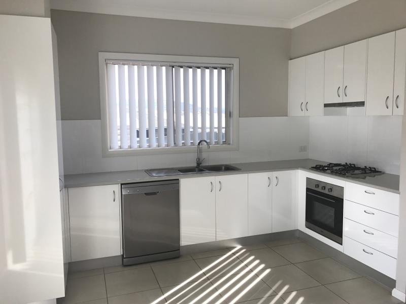 33a Falcon Drive TAMWORTH 1