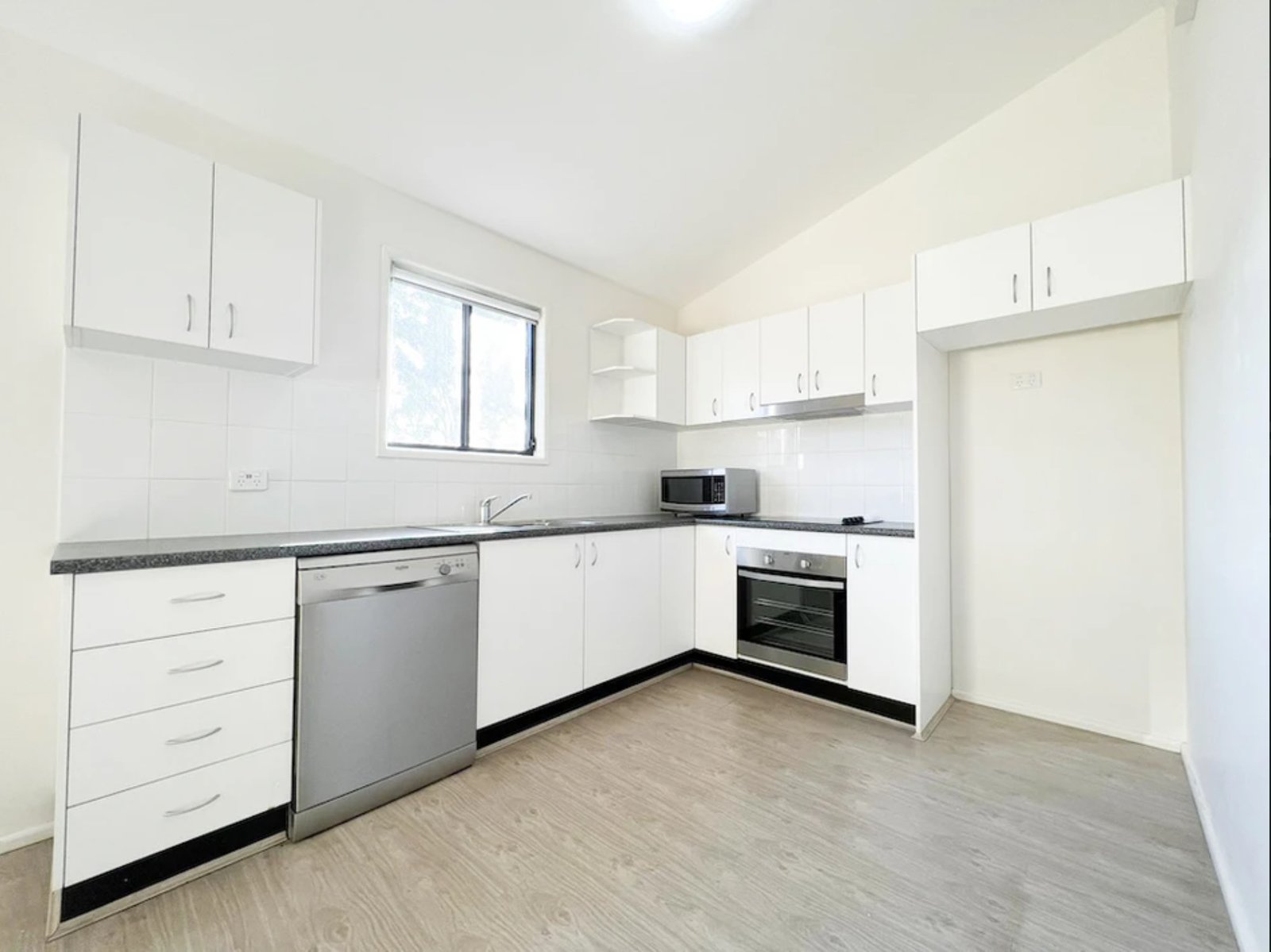 33A Pardalote Pl  Glenmore Park 4