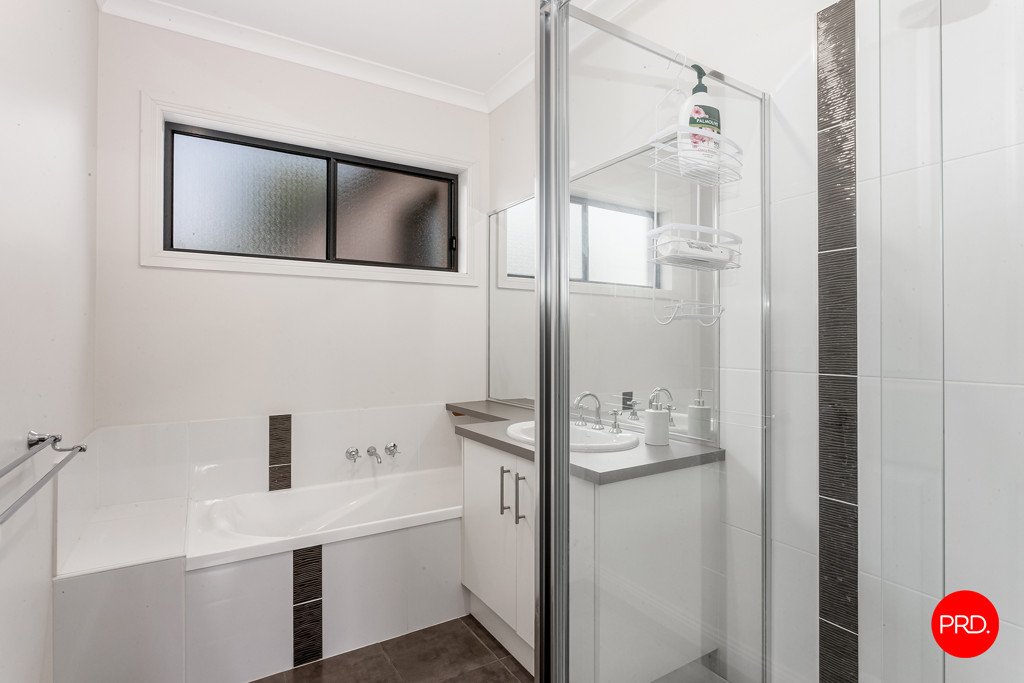 33a Saxby Drive STRATHFIELDSAYE 8