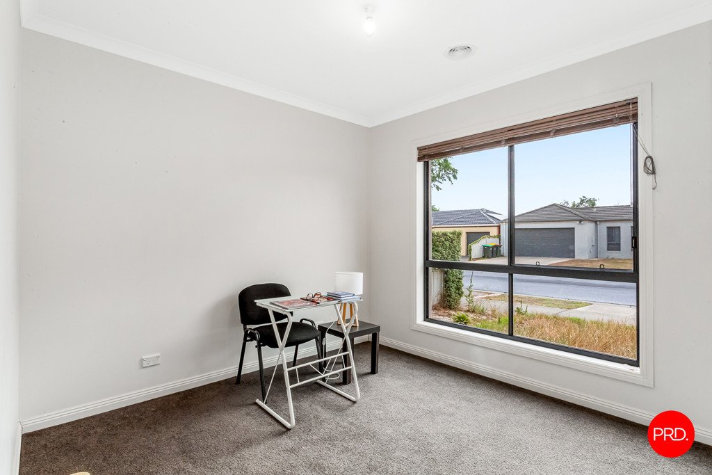 33a Saxby Drive STRATHFIELDSAYE 9