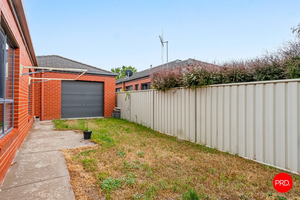 33a Saxby Drive STRATHFIELDSAYE 10