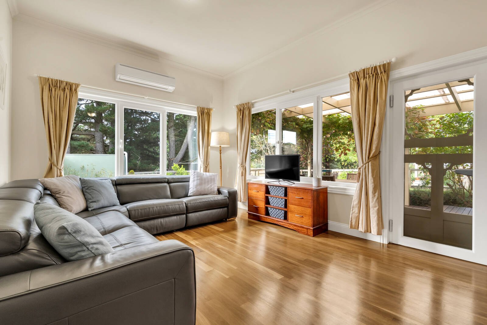 Real Estate and Property in 33B Corinella Road, Woodend, VIC