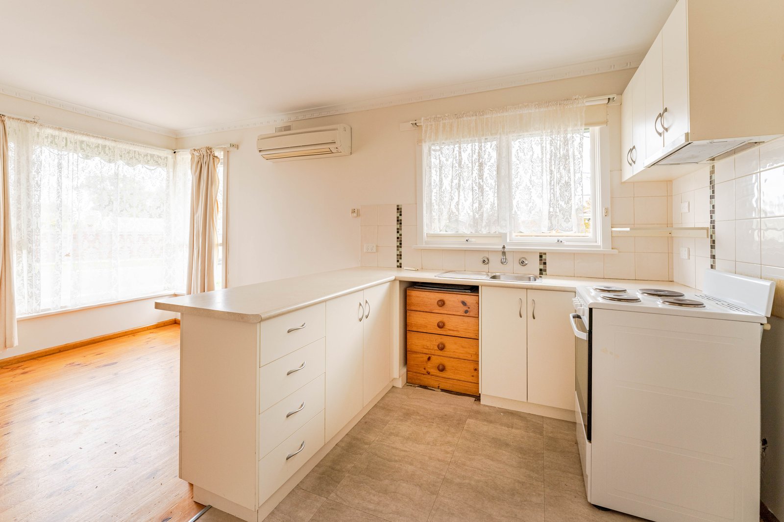 Gallery: 33B Lake Street