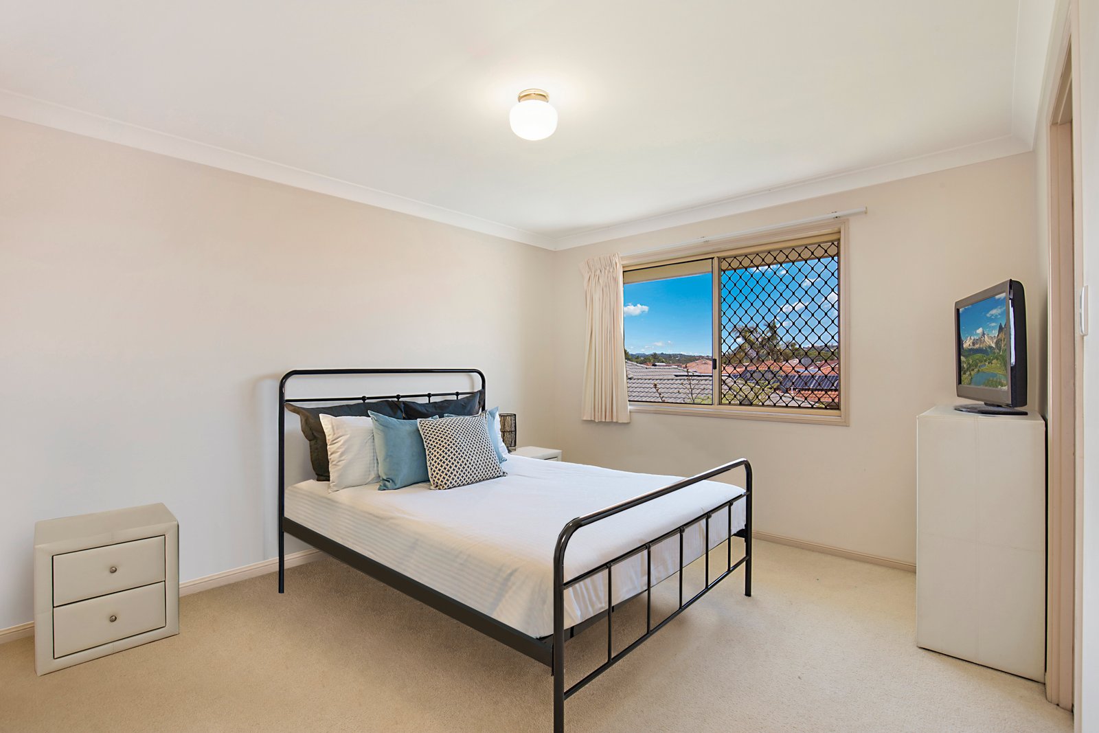 3/4 Advocate Place BANORA POINT 5