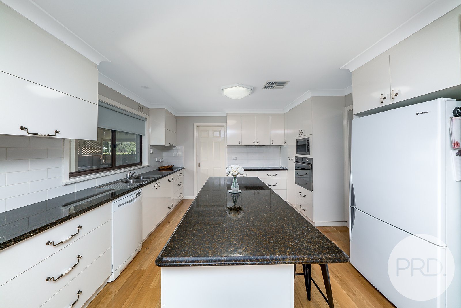 34 Balmoral Crescent LAKE ALBERT 2