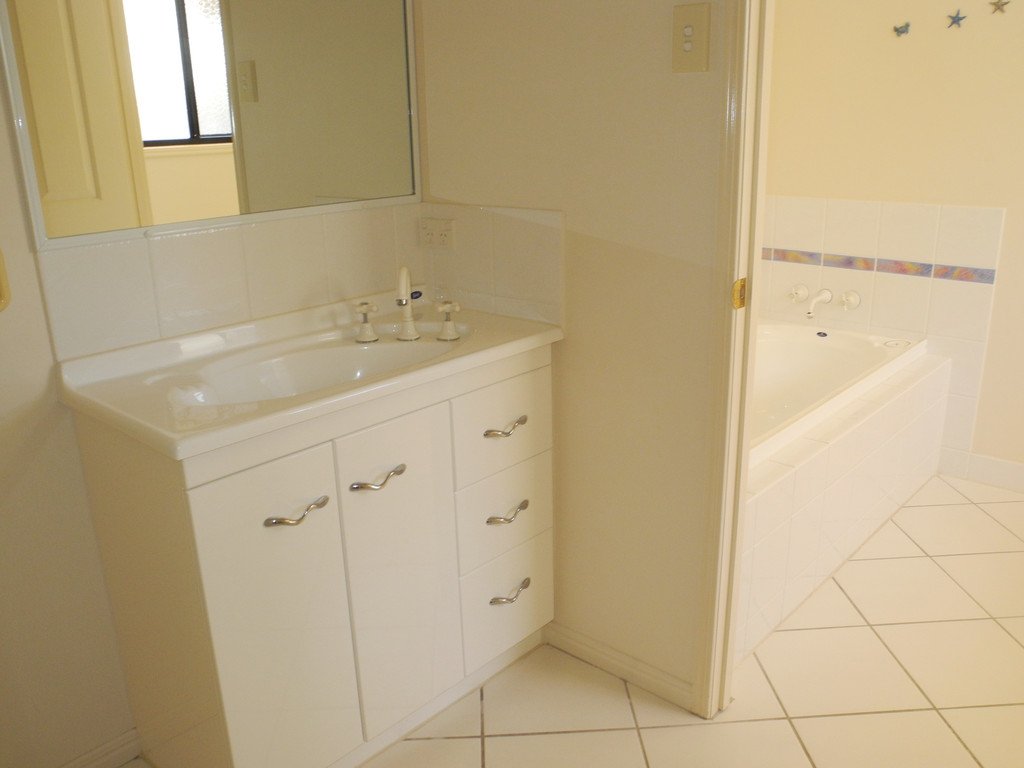 34 Beltana Drive BOYNE ISLAND 11