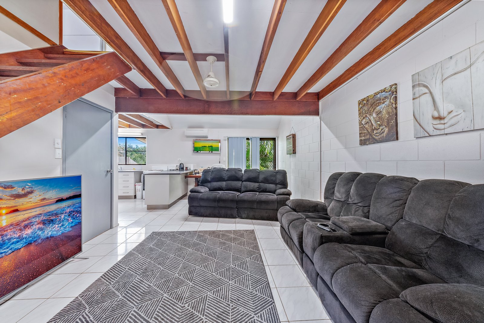 3/4 Border Drive CANNONVALE 1